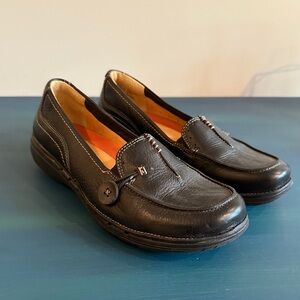 Clark’s Womens Black Structured Loafers Walking Shoes